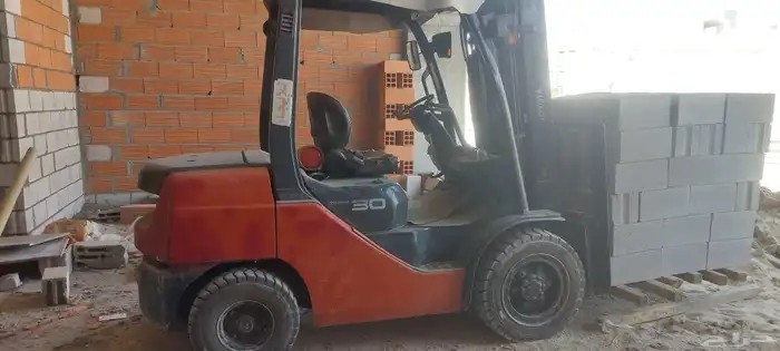 رافعة شوكيه ثلاثه طن للايجار الشهري بدون سواق ومعا السواق 0