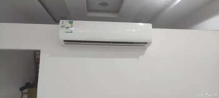 مكيف 3 طن للبيع ومكتب مع الكراسى 0