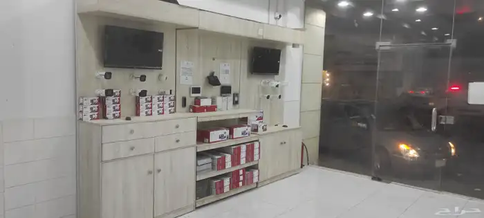 مكيف 3 طن للبيع ومكتب مع الكراسى 2