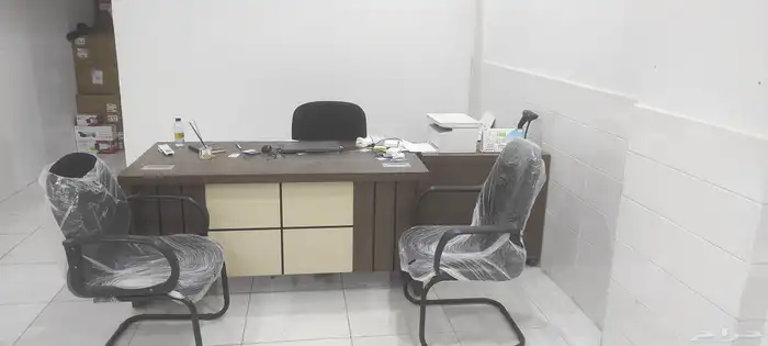 مكيف 3 طن للبيع ومكتب مع الكراسى 1