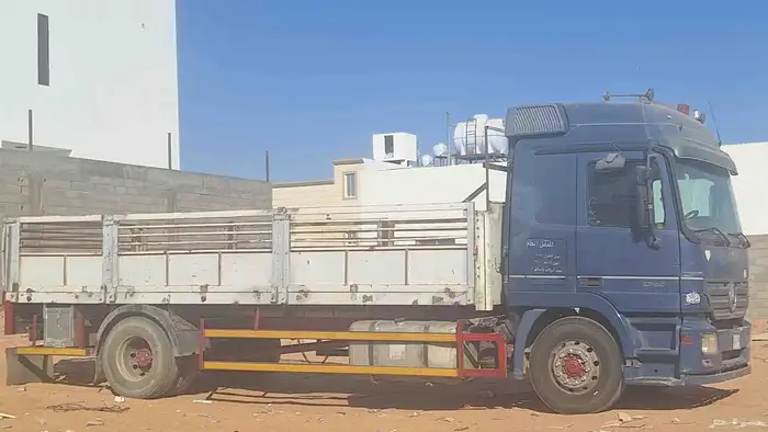لوري 7 متر لايجار مشاوير داخل تبوك وخارجها 0