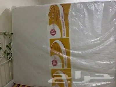 مرتبة نظيفة مقاس 160 على 200 مع سرير والقاعدة وكمودينة 0