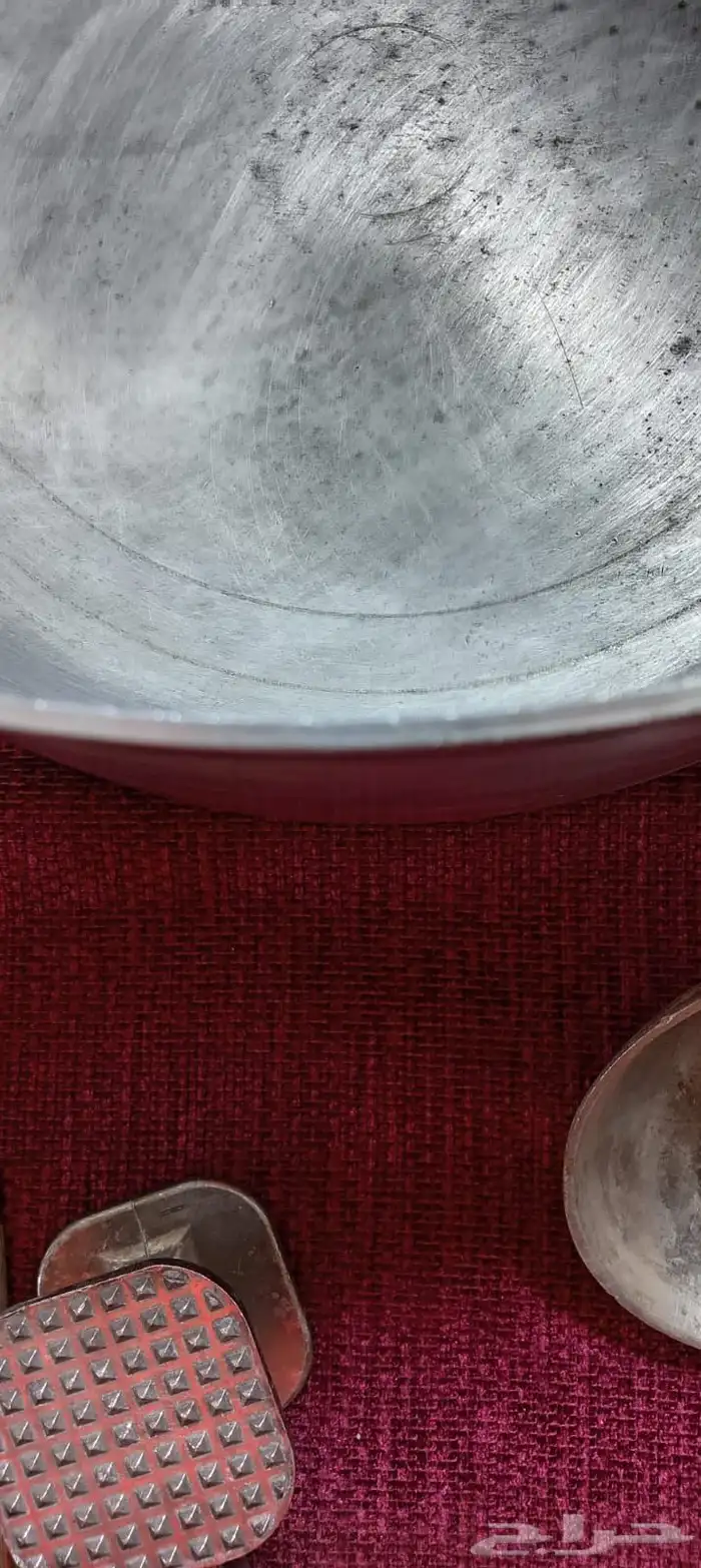 قدور معدن مع مغارف 5