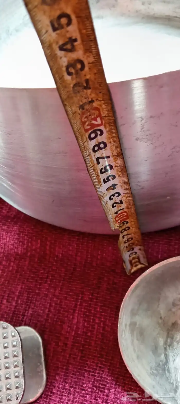 قدور معدن مع مغارف 4