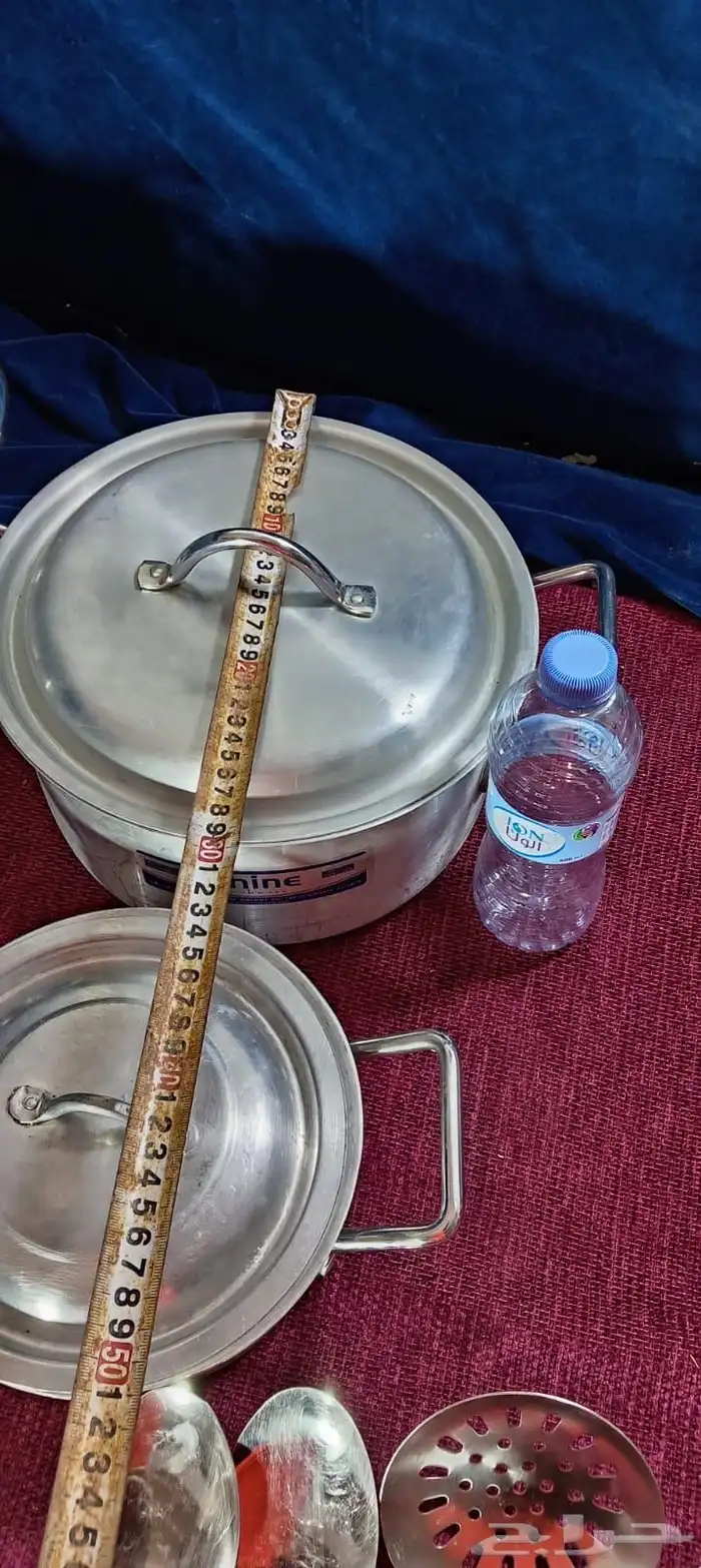 قدور معدن مع مغارف 18