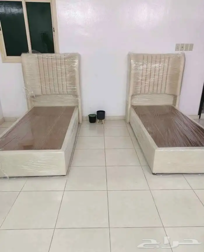 سرير خشب قماش مخمل جديد ونظيف 0