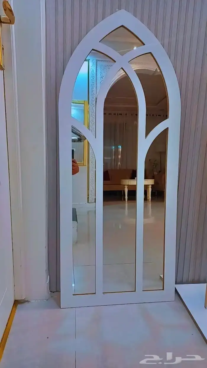 مرايا ديكور خشبيه مستعمله 0