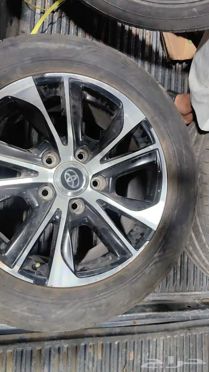 جنوط تورنج مقاس 20 اصلي مع كفرات جودير 1