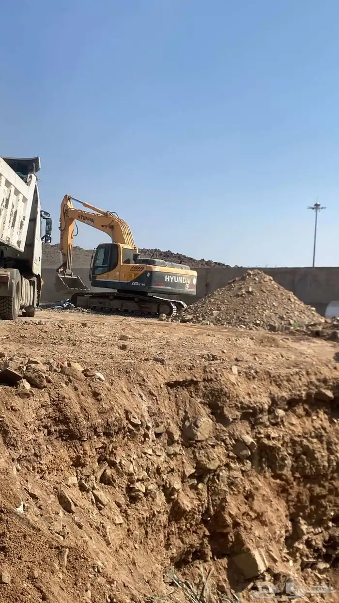 بوكلين حفر ارضيات ازاله تحميل وترحيل حجر وناتج حفر 0