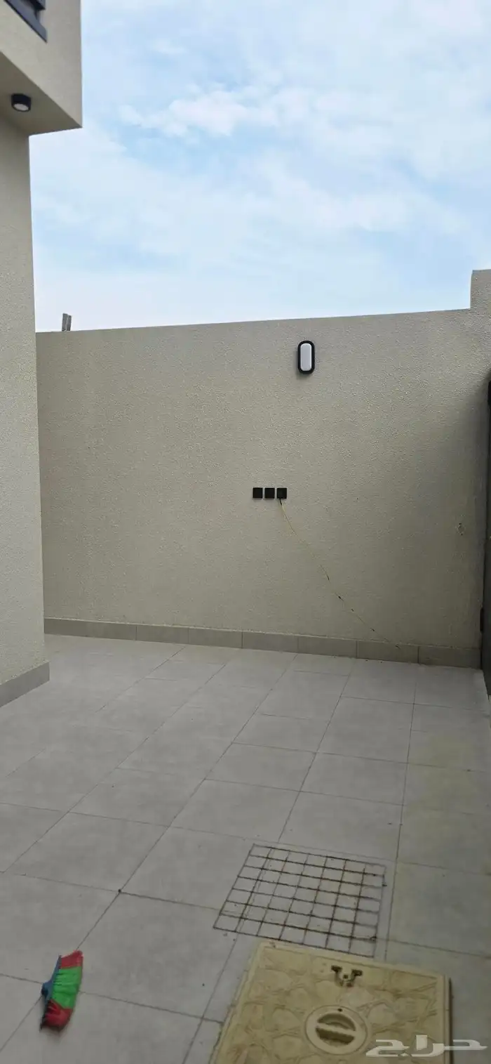 للبيع شقق علويه مدخل مستقل وسطح خاص ومصعد جاهز 3