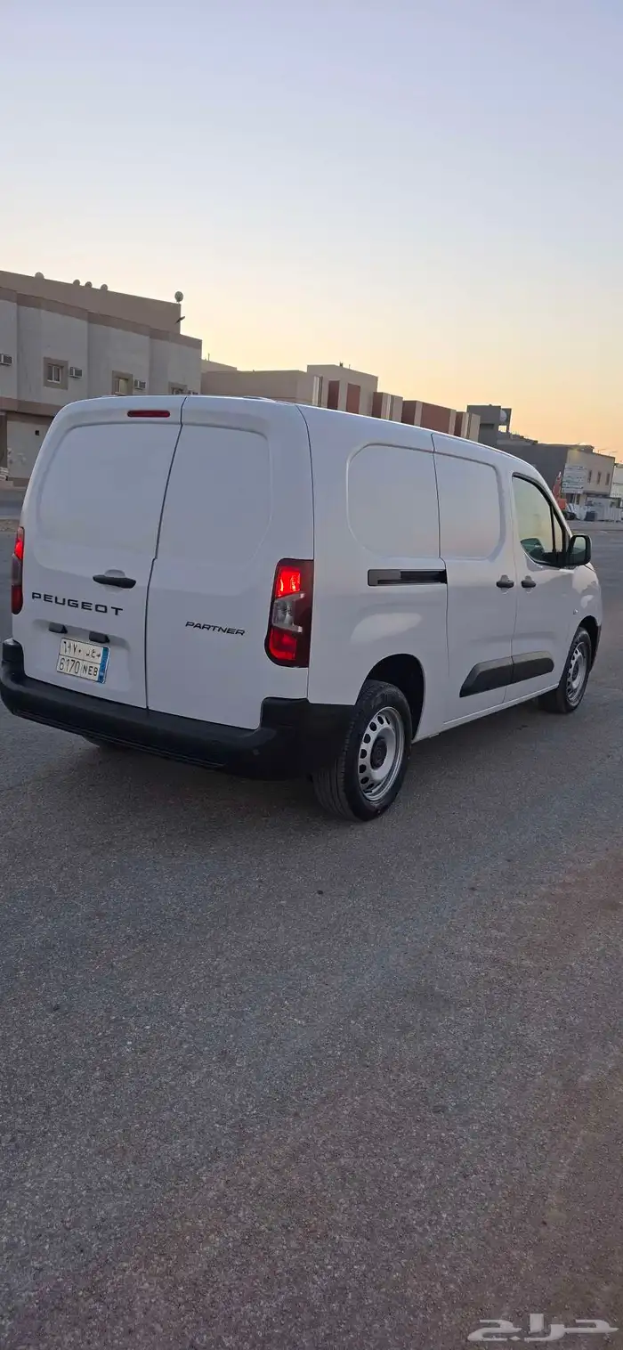 بيجوت بارتنر 4