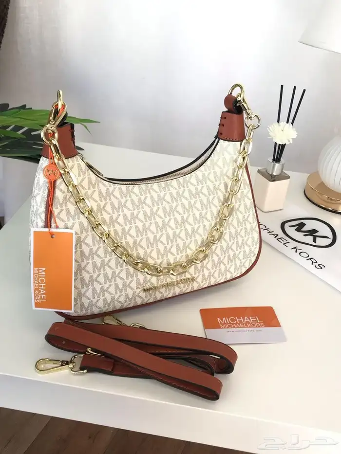 يتوفر لدينا جميع أنواع شنط الماركات الفخمة بيع جملة وتجزئ 11