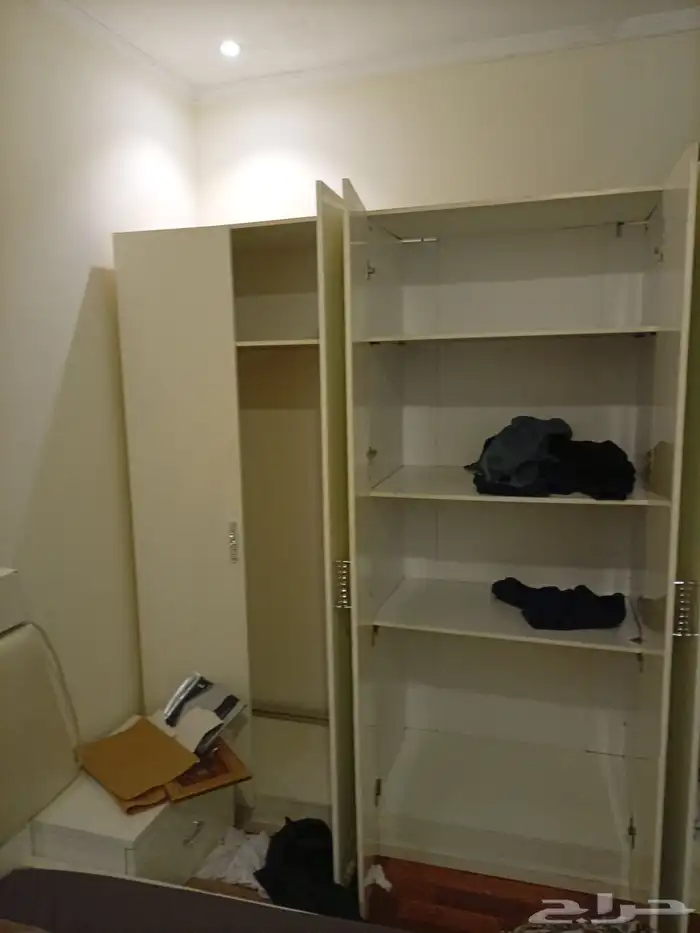 غرفة نوم مكونه من سرير نوم ودولاب وتسريح فقط 500 ريال 4