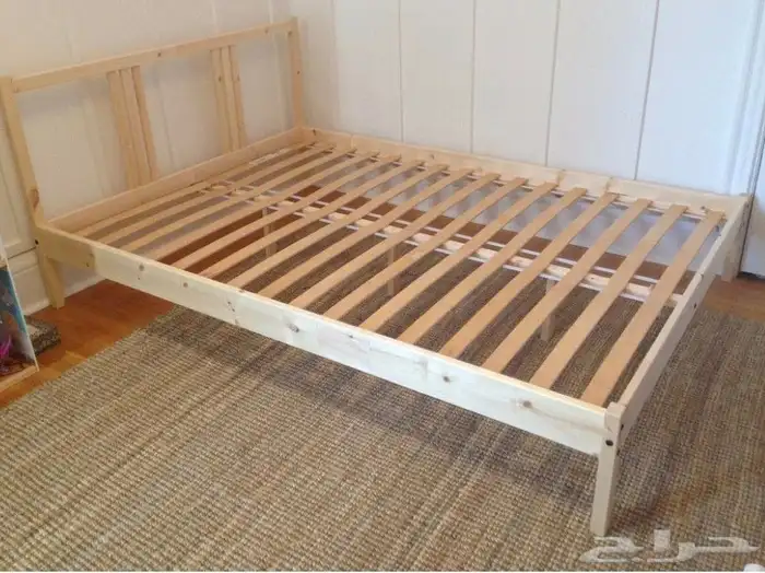 سرير من ايكيا 0