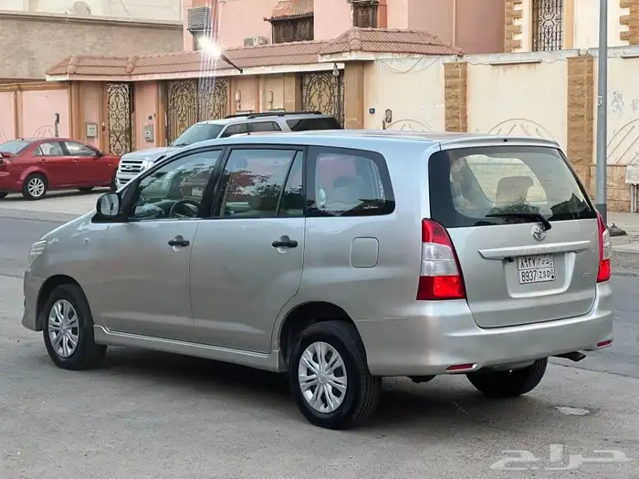 البيت تويوتا انوفا 2014نضيف 3