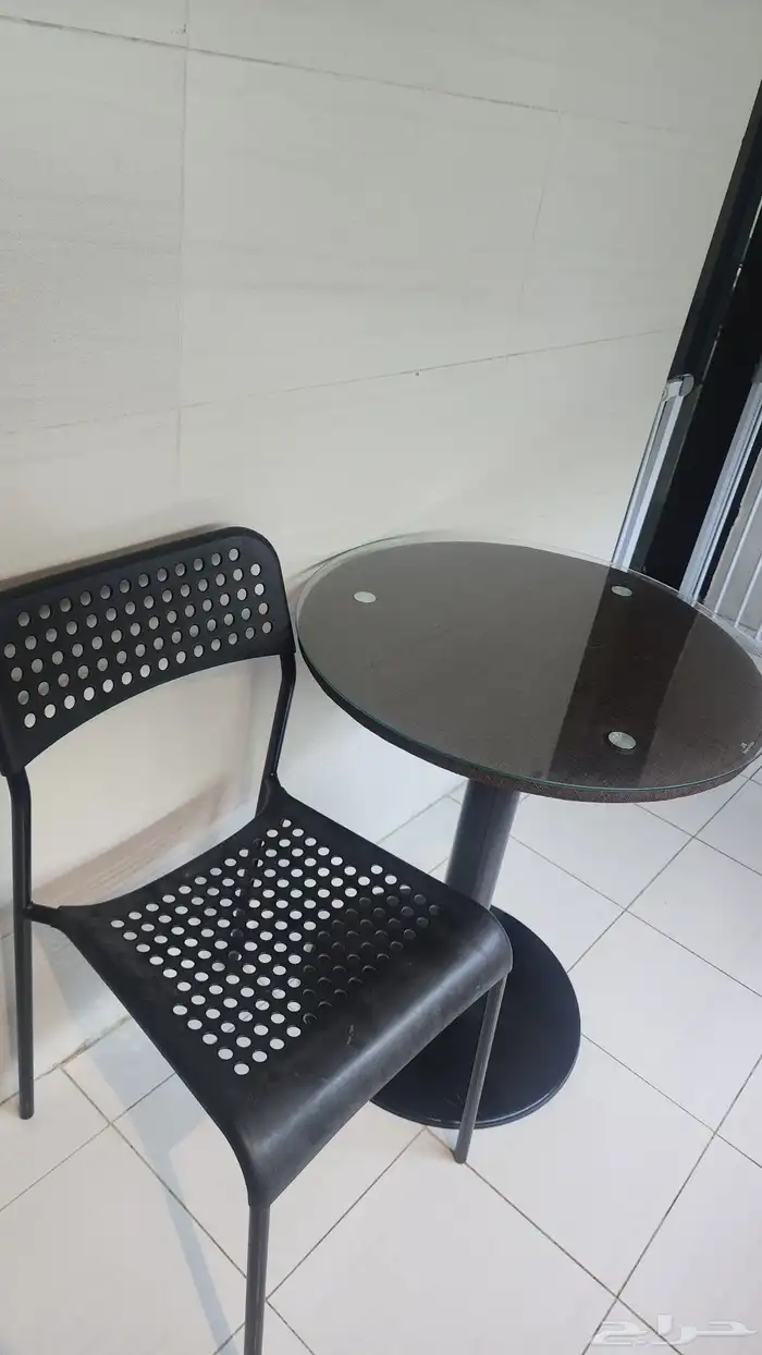 طاولة وكرسي 3