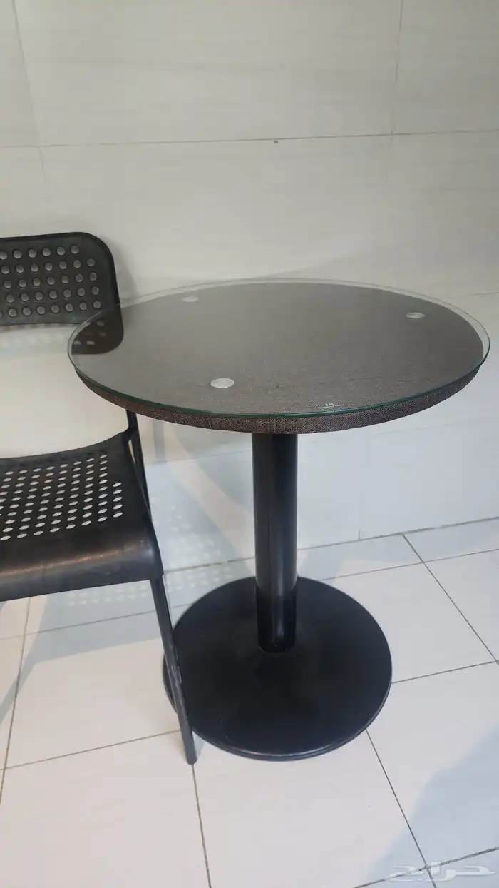 طاولة وكرسي 4