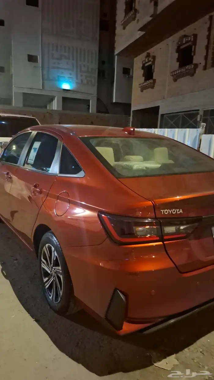 ياريس موديل 2024 الممشى 38000 الف الشحن وحدة شحن لاسلكي لله 2
