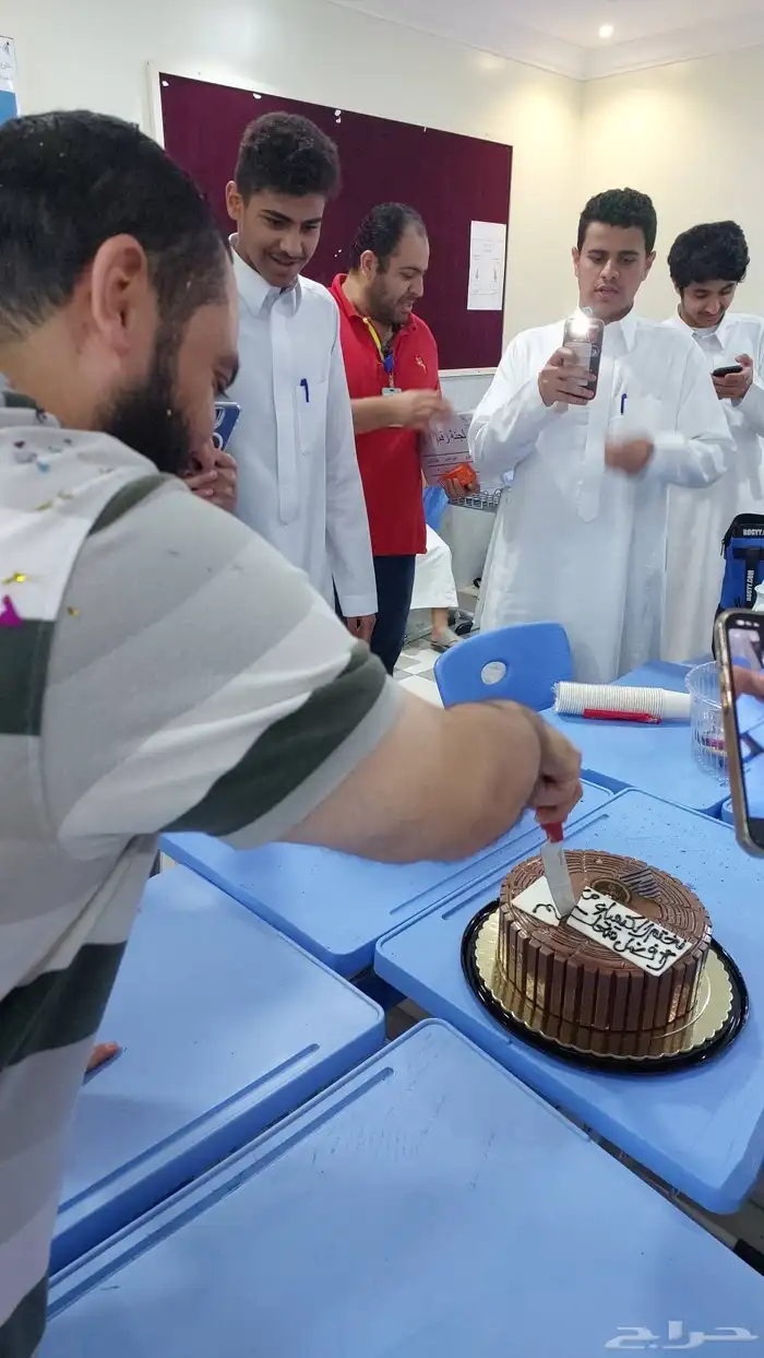 معلم علوم وكيمياء وتحصيلي خبرة 15 سنة في المملكة 1