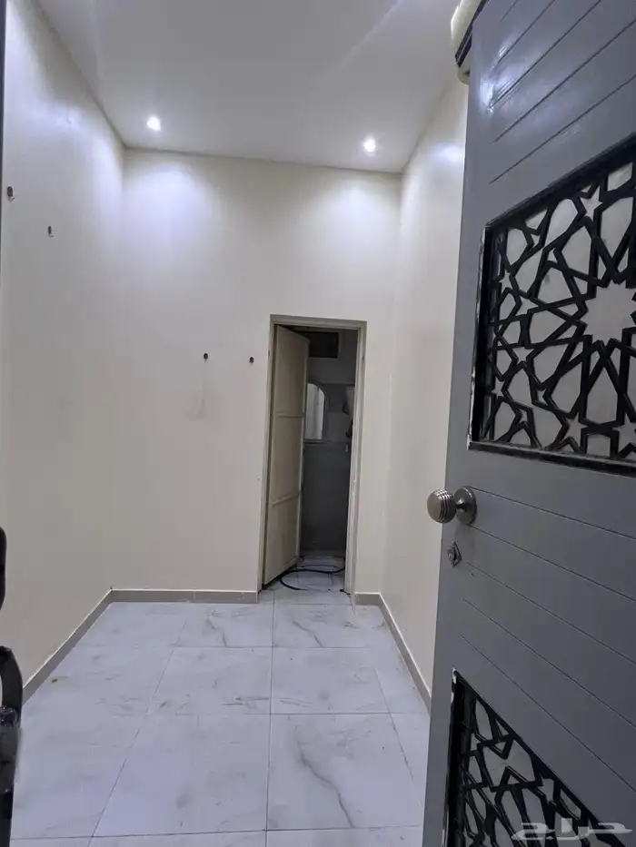غرفه سايق للايجار بحي البيان 0