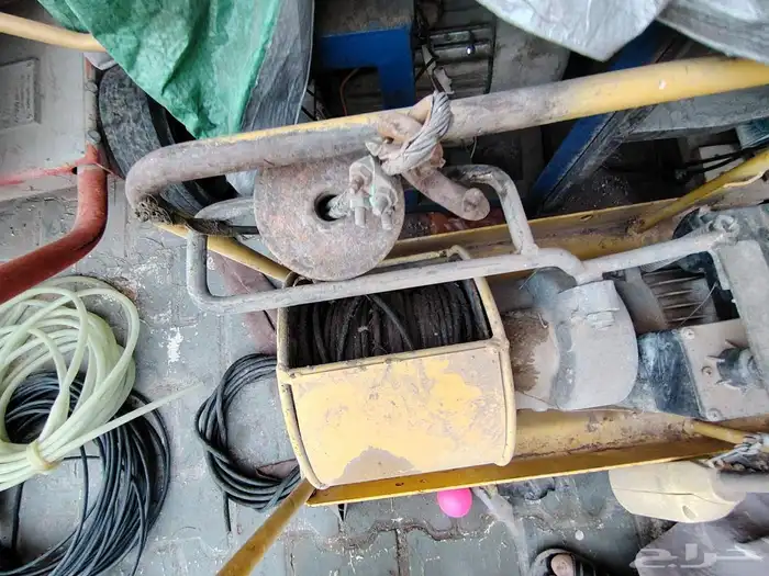 للبيع همر تكسير ماكيتا   ونش نص طن 4