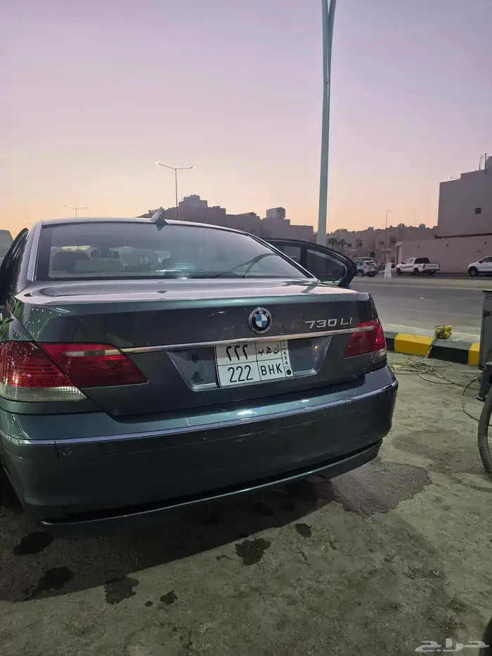 سياره مع لوحه مميزه 8
