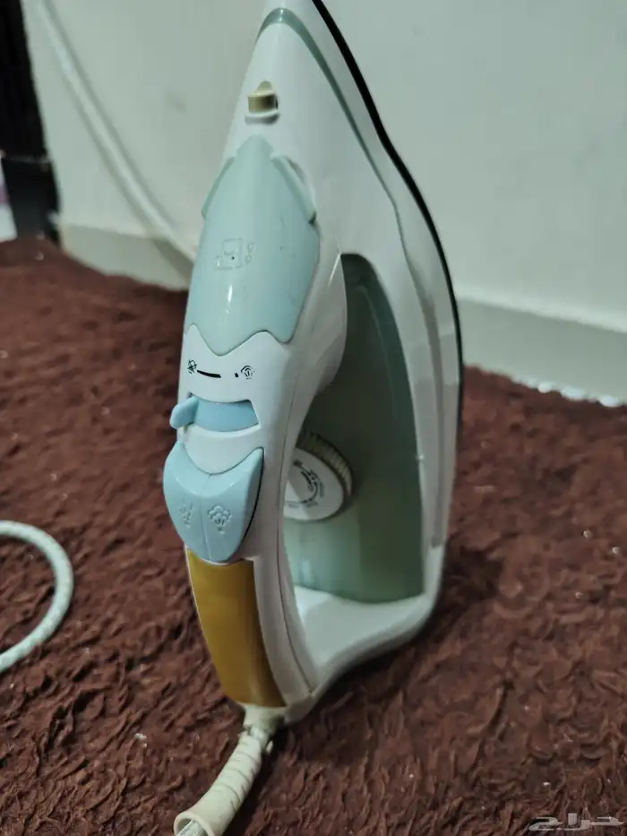 مكواه ملابس خربانه لاكن نظيفه جدا 1