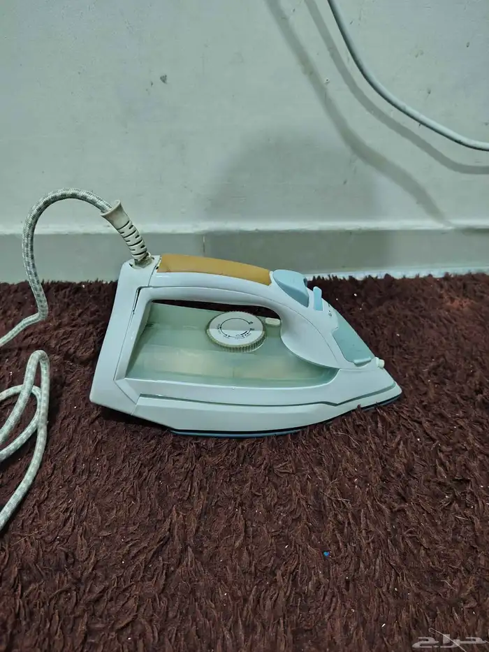 مكواه ملابس خربانه لاكن نظيفه جدا 0