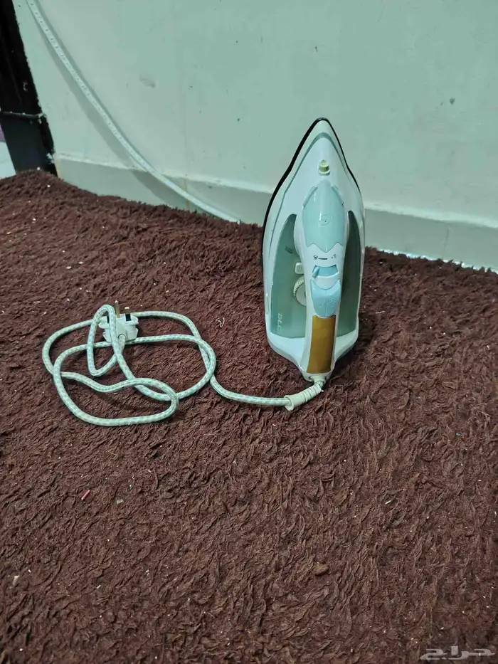 مكواه ملابس خربانه لاكن نظيفه جدا 3