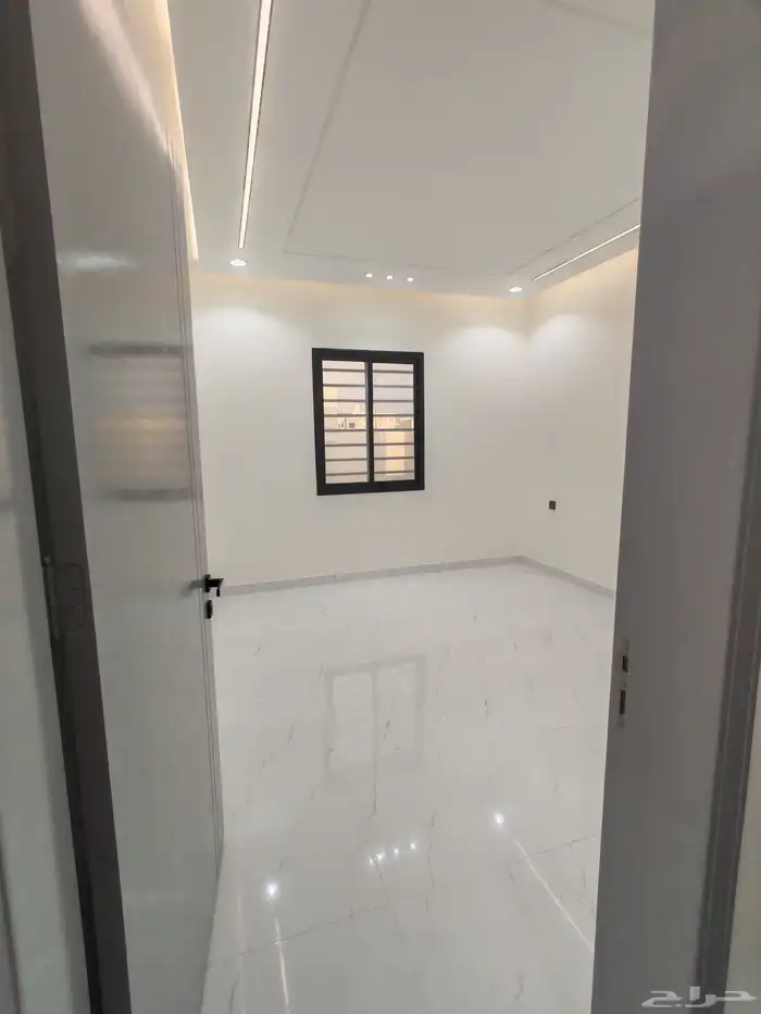 للبيع دور مستقل مع شقه علويه وحوش واسع ب 830 الف شمال الخميس 28