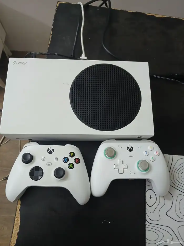 اكس بوكس سيريس اس مع يدين وشاشه LG 24بوصه100هرتز وسماعه 2
