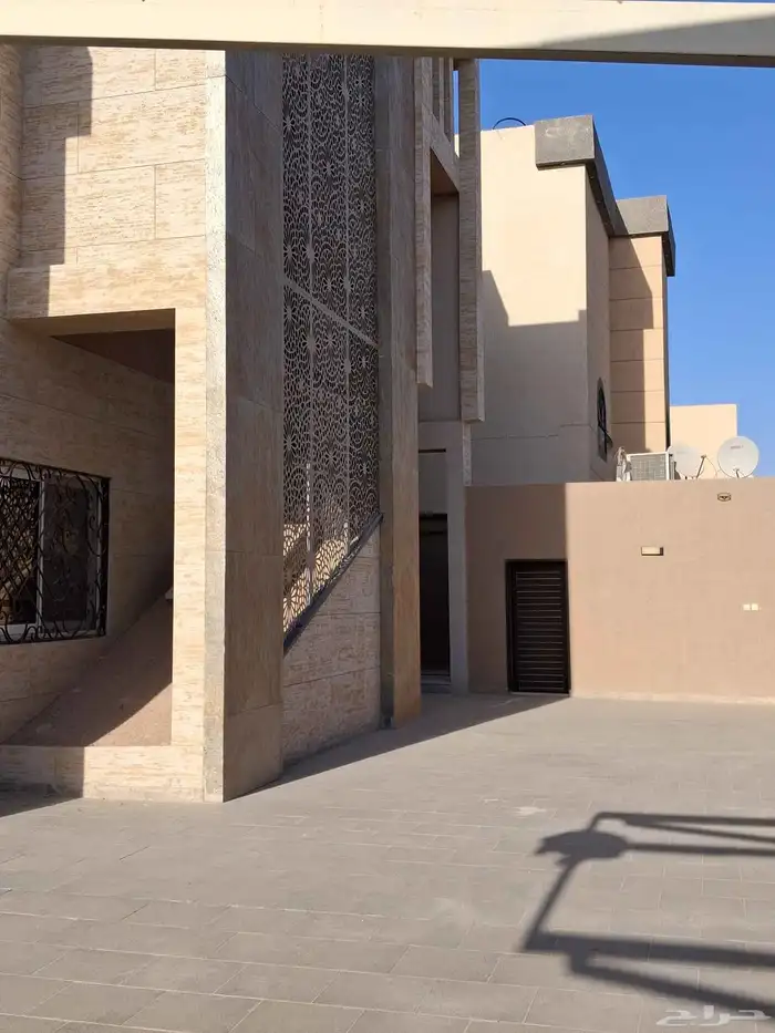 فيلا للبيع بحي النرجس 900م 4