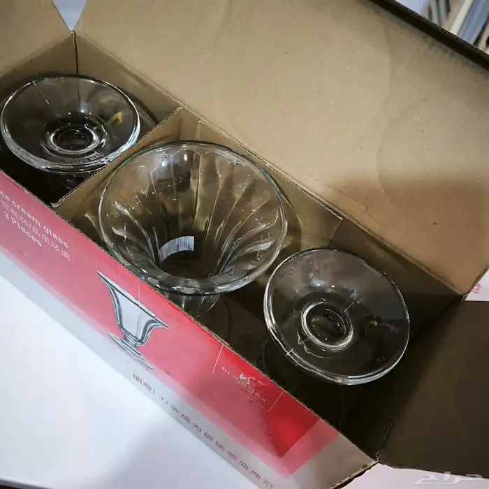 مجموعة كاسات حلا مع وعاء ثلج مع وستاند عطور 4