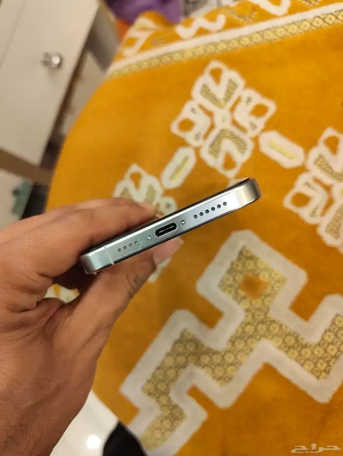للبيع ايفون 16 برو ماكس ابيض 4