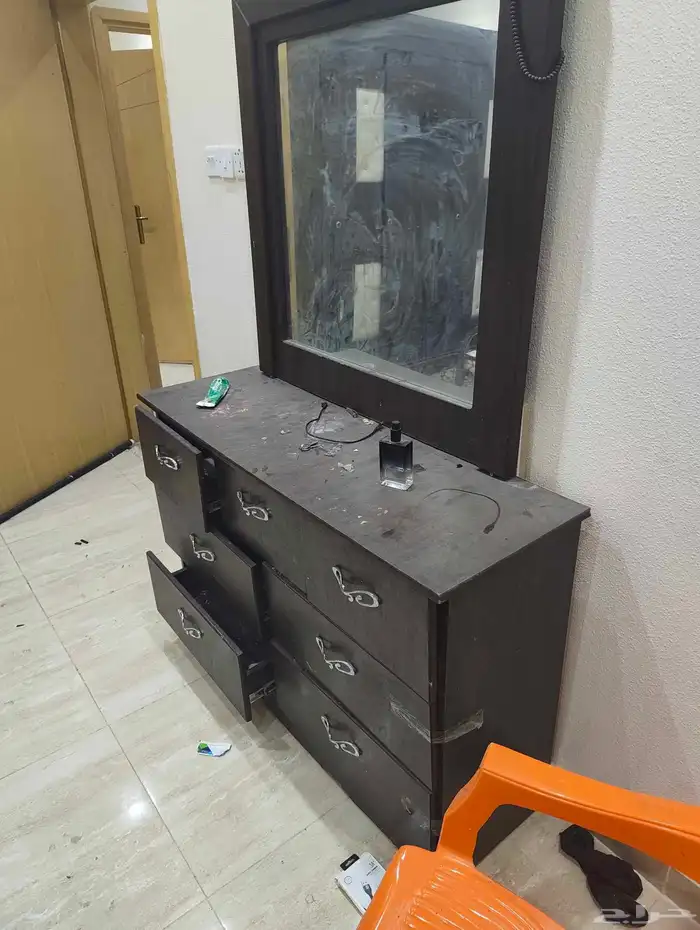 غرفة نوم( سرير كبير   مرتبة جديدة  2 كومدينو  تسريحة) 2
