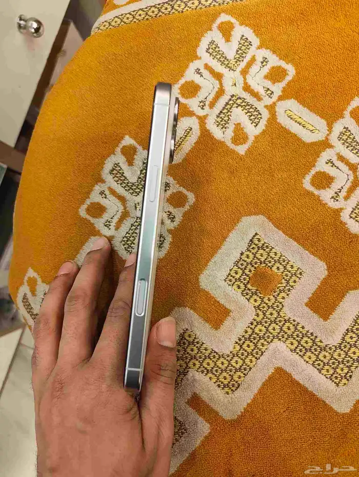للبيع ايفون 16 برو ماكس ابيض 3