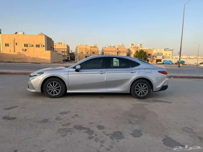 تويوتا كامري 2025 استاندر E 3