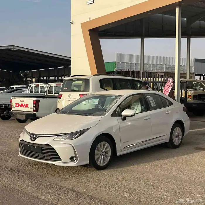 تويوتا كورولا 2025 فئة ستاندر مطور 1