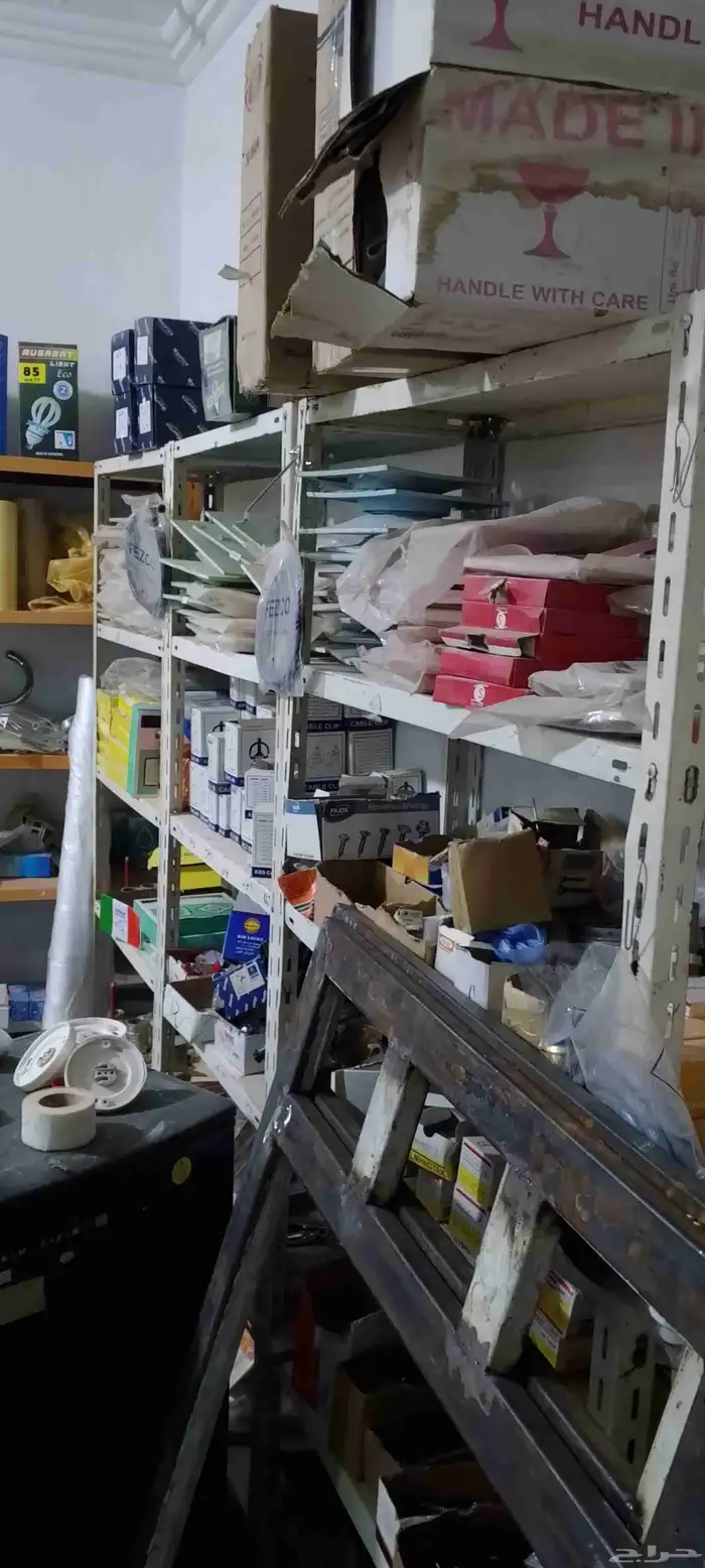 محل مواد بناء للبيع 1