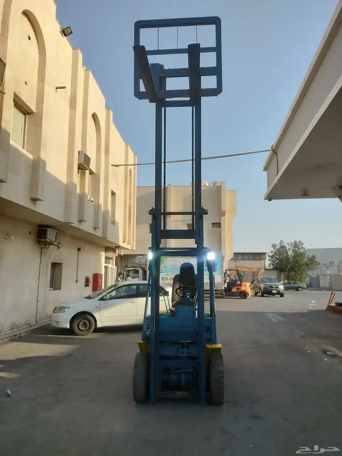 للبيع رافعه شوكيه كوماتسو يباني 2طن ديزل 4