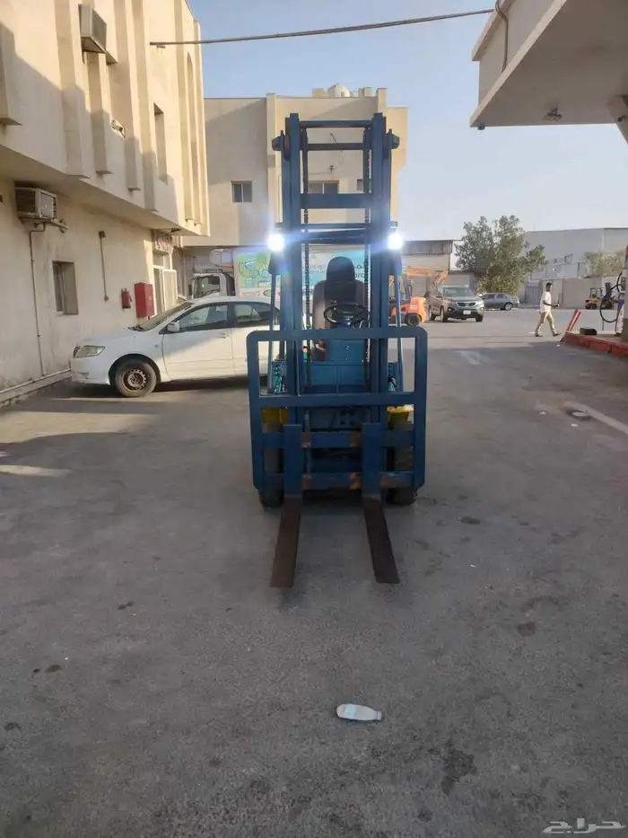 للبيع رافعه شوكيه كوماتسو يباني 2طن ديزل 7