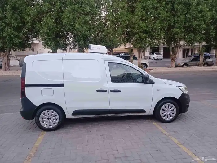 رينو دوكر موديل 2024 ثلاجة بحالة جيدة جدأ 3