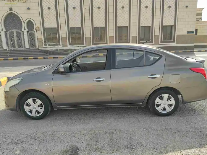 نيسان سيارة صني 2