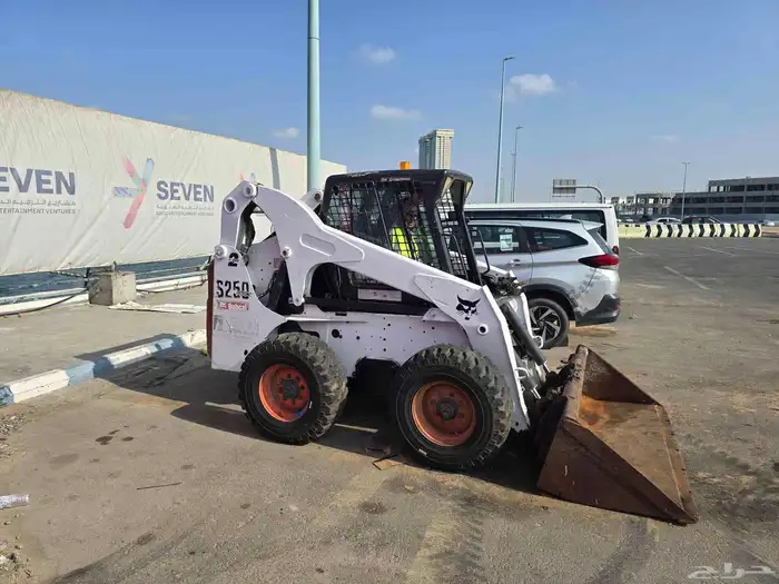 بوب كات للإيجار مع كامل الوراق و سواق نظامي bobcat for rent 2