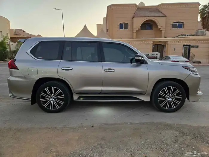 لكزس LX570 موديل 2018 6