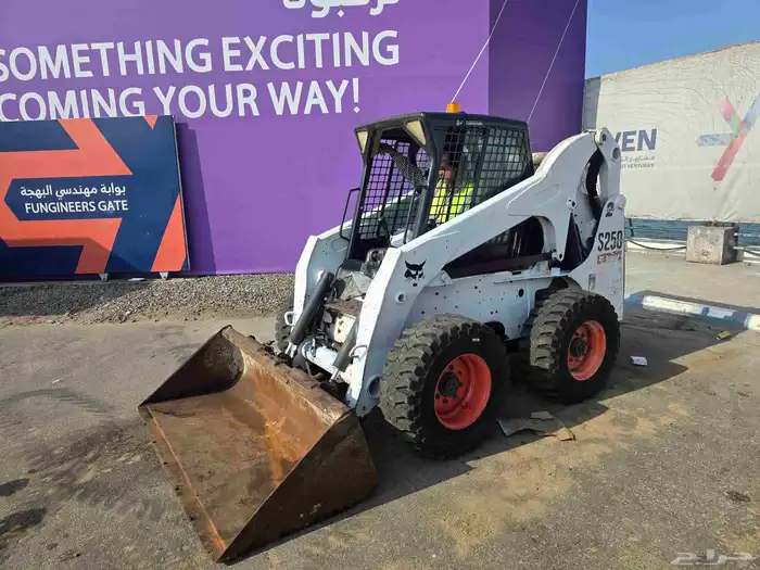 بوب كات للإيجار مع كامل الوراق و سواق نظامي bobcat for rent 0