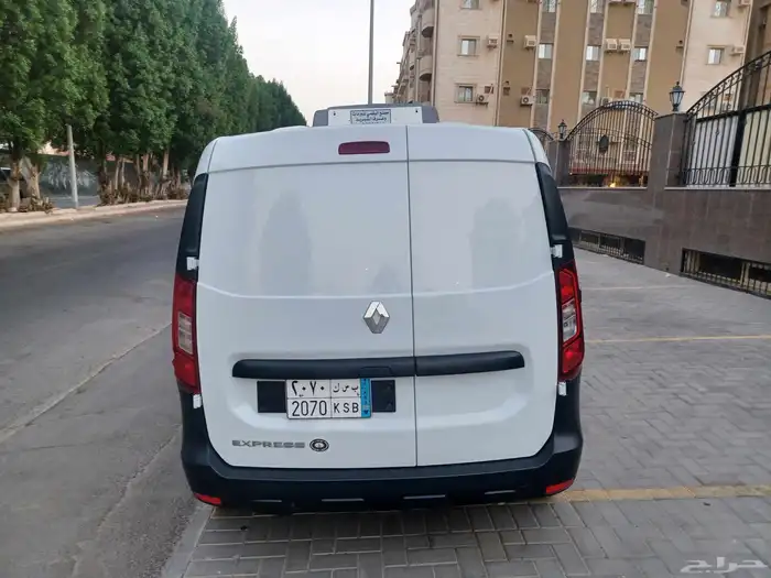 رينو دوكر موديل 2024 ثلاجة بحالة جيدة جدأ 2