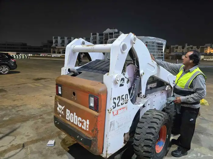 بوب كات للإيجار مع كامل الوراق و سواق نظامي bobcat for rent 7