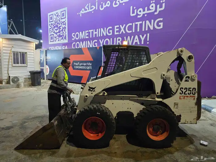 بوب كات للإيجار مع كامل الوراق و سواق نظامي bobcat for rent 4
