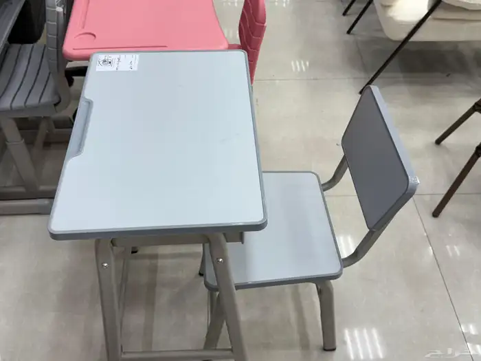 سبورات وطاولات وكراسي 13